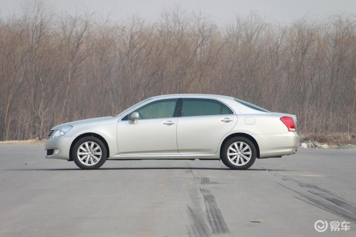 2010款 皇冠 v6 2.5l royal 真皮导航版