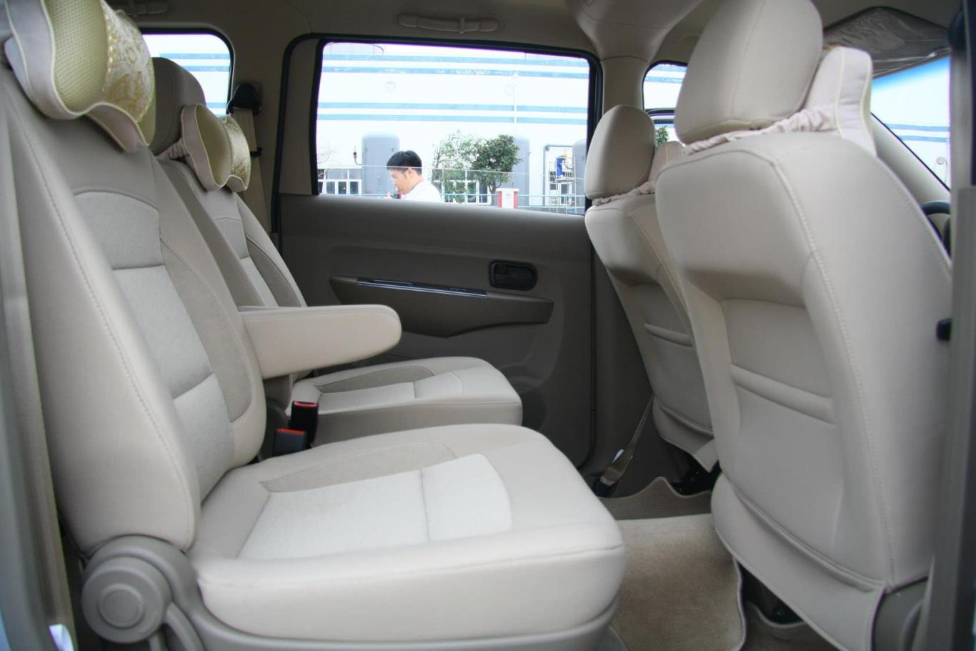 五菱宏光s11.4l 豪华型后排空间体验