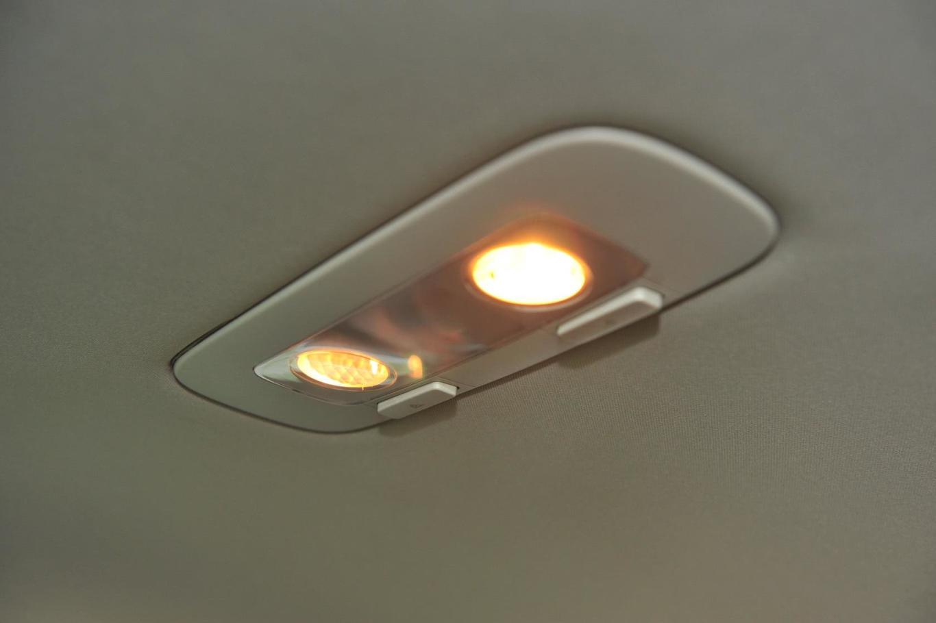 一汽-大众cc2.0t 至尊型后排阅读灯