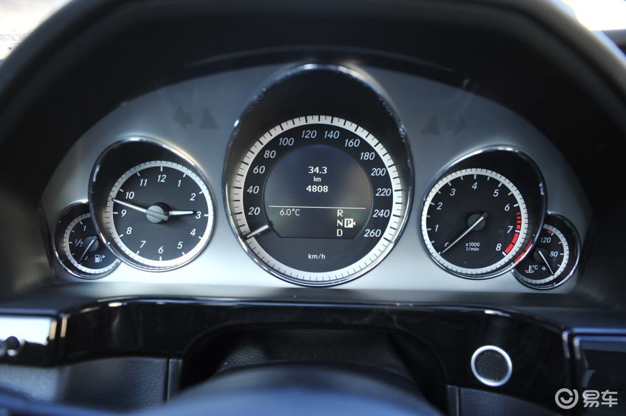 奔驰e级 仪表图