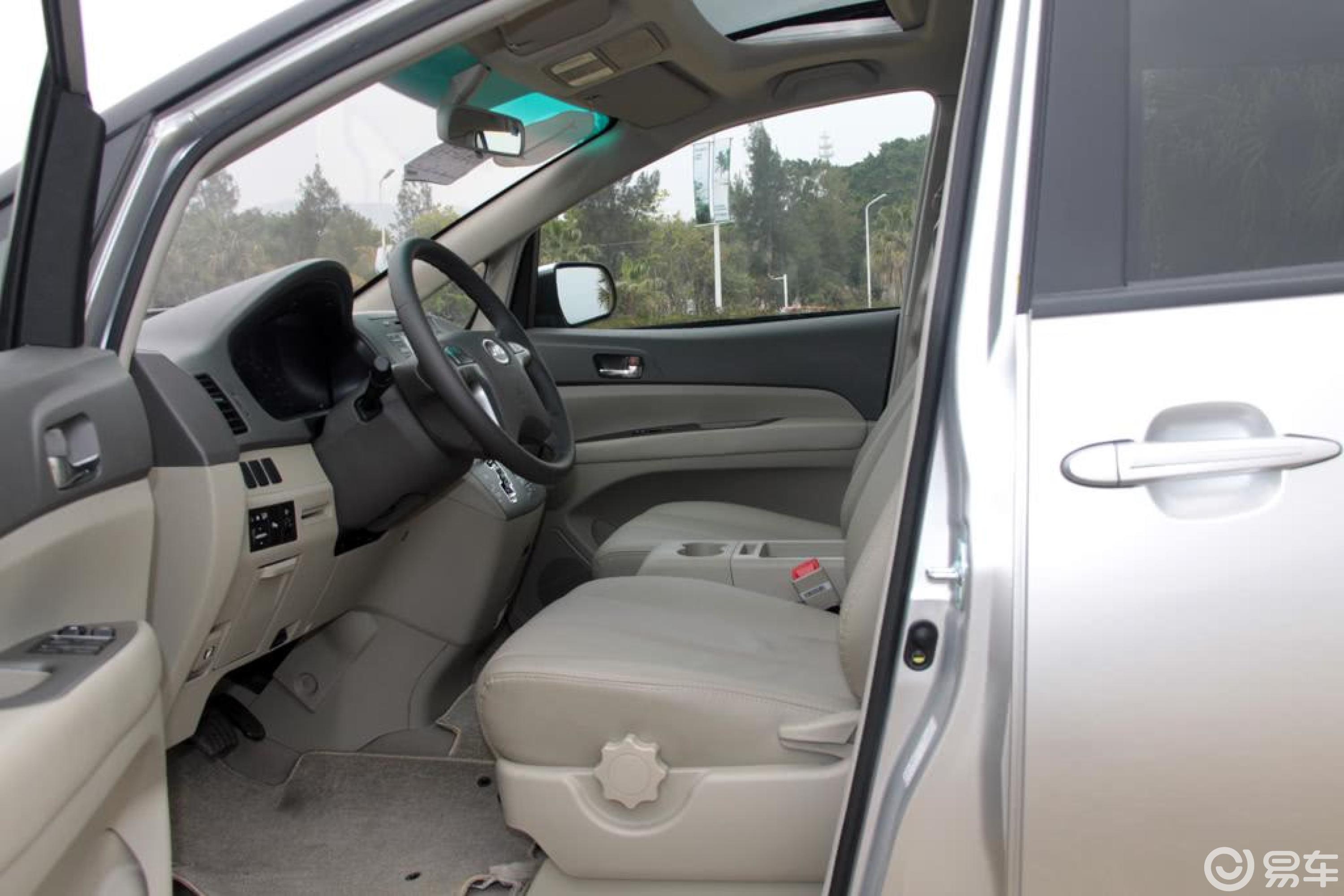 【比亚迪m62010款2.4l 尊享型前排空间汽车图片-汽车图片大全】-易车