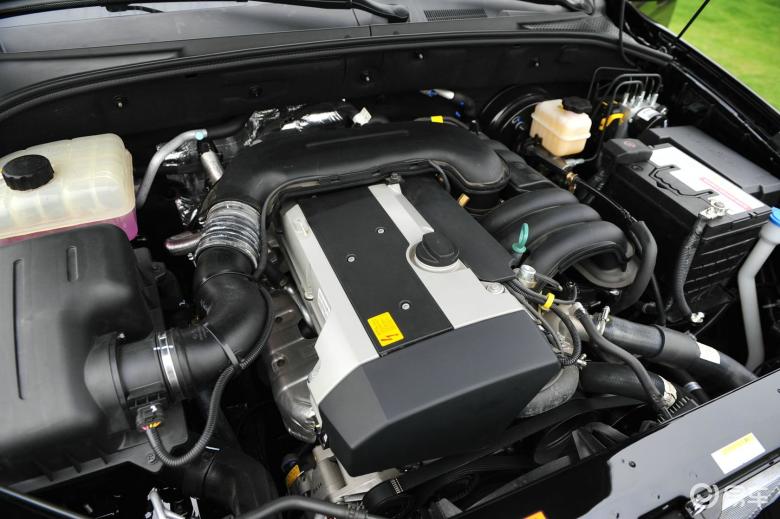 2011款 荣威w5 3.2l 锐域版 四驱 自动 发动机