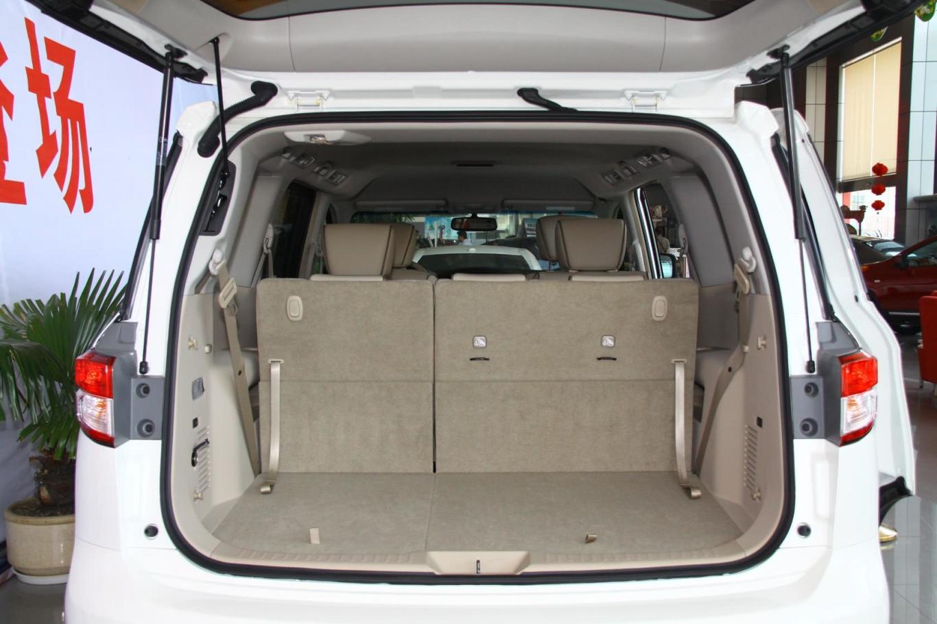 贵士quest 3.5l at行李箱空间