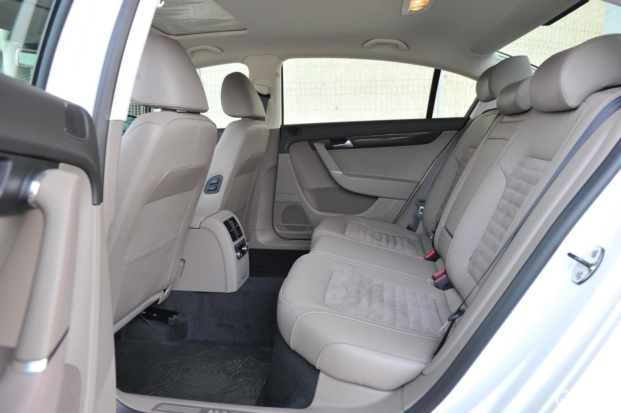 【迈腾2011款b7l 1.