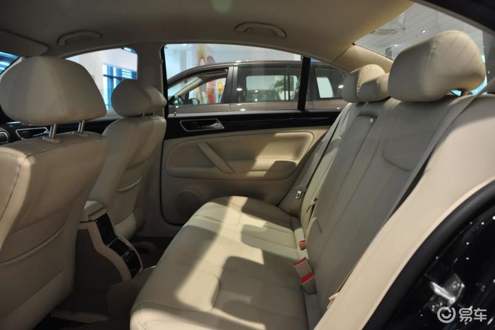 帕萨特领驭 1.8t 自动尊品型空间