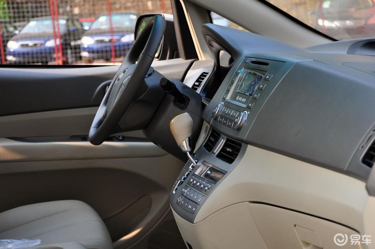 【比亚迪m62011款2.4l 尊贵型内饰汽车图片-汽车图片大全】-易车