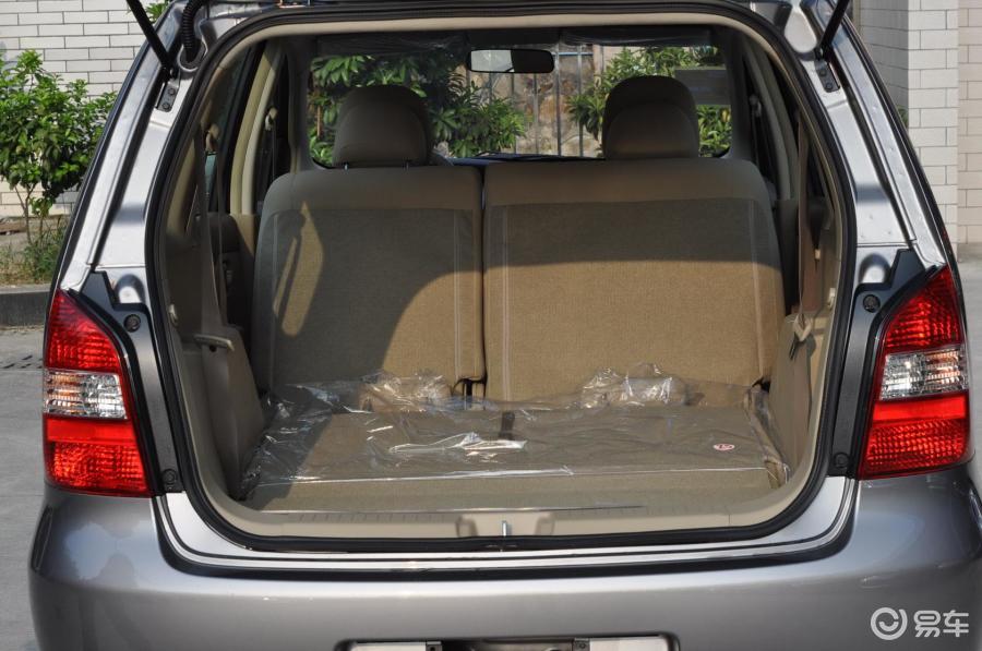 日产骊威 空间图