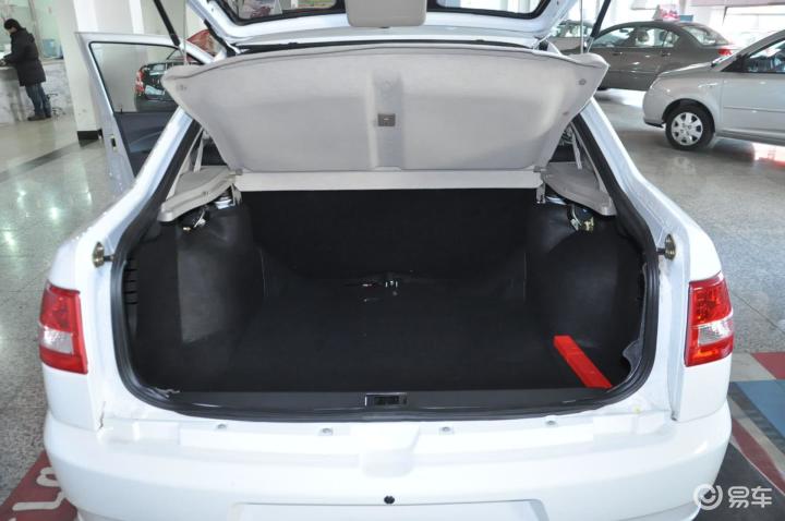 旗云2 1.5l 手动 舒适型旗云2空间-奇瑞白