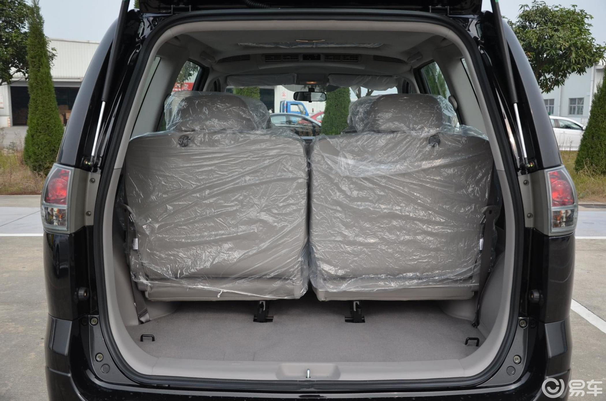 【君阁2011款手动档 七座 豪华型空间汽车图片-汽车图片大全】-易车