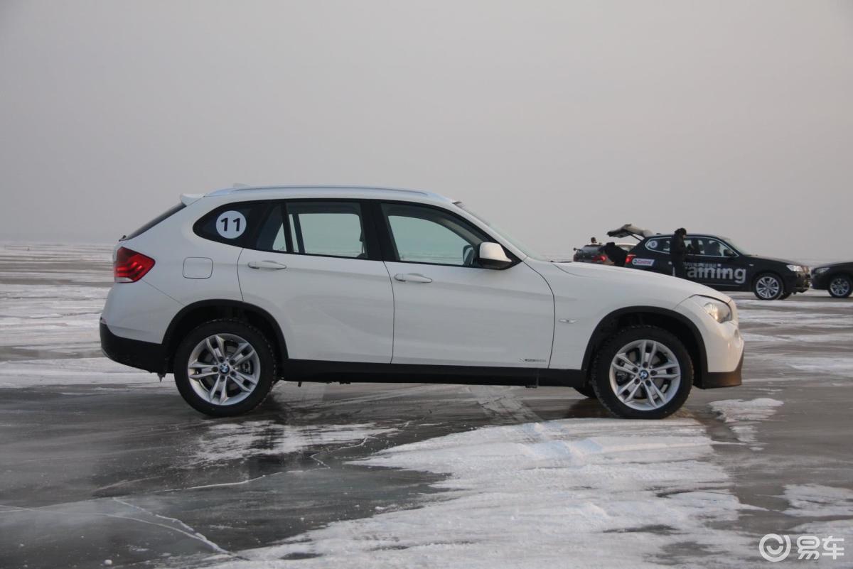 【宝马x12012款xdrive20i豪华型正侧车头向右水平汽车图片-汽车图片