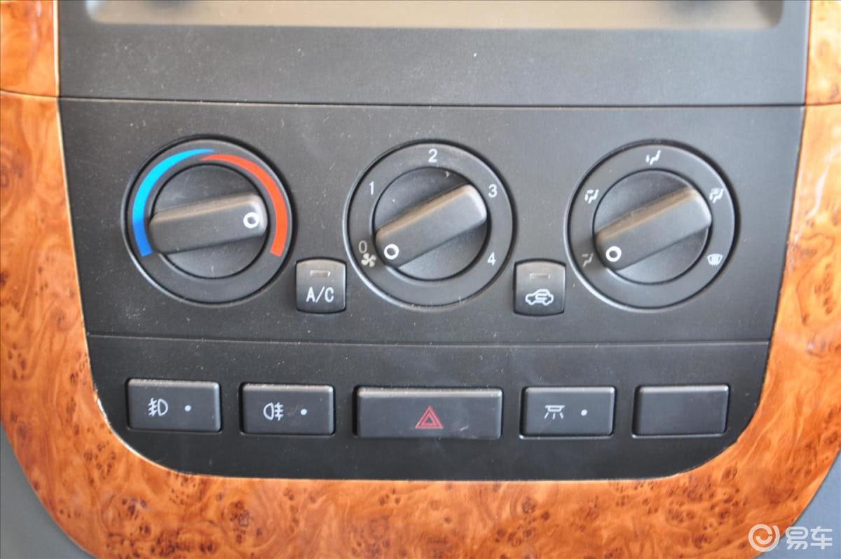 【金龙海狮2010款4rb2系列 豪华型空调汽车图片-汽车图片大全】-易车