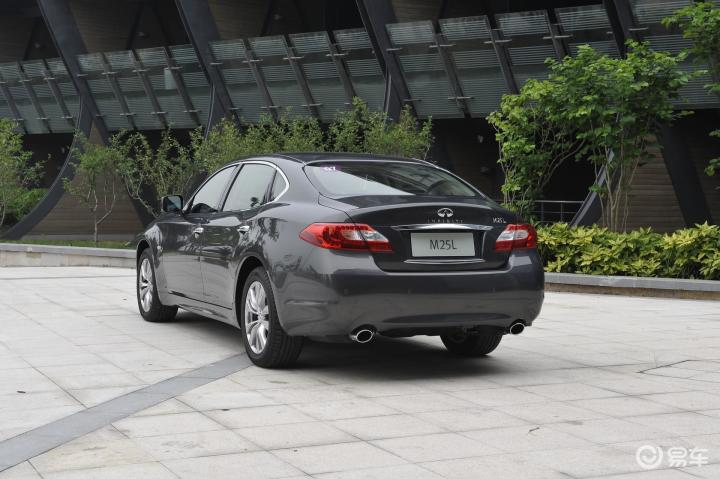 英菲尼迪m(进口) m25l 2.5l 手自一体 豪华版后45度(车头向左)