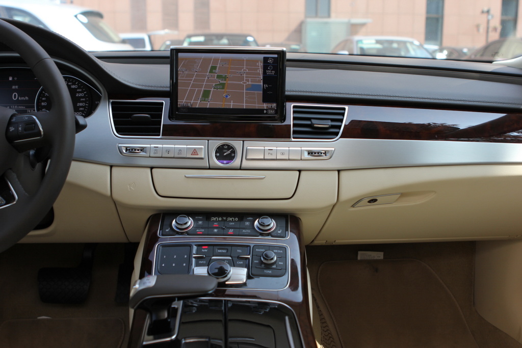 【奥迪a8l(进口)-内饰图片中控台正面】-网通社internet info agency