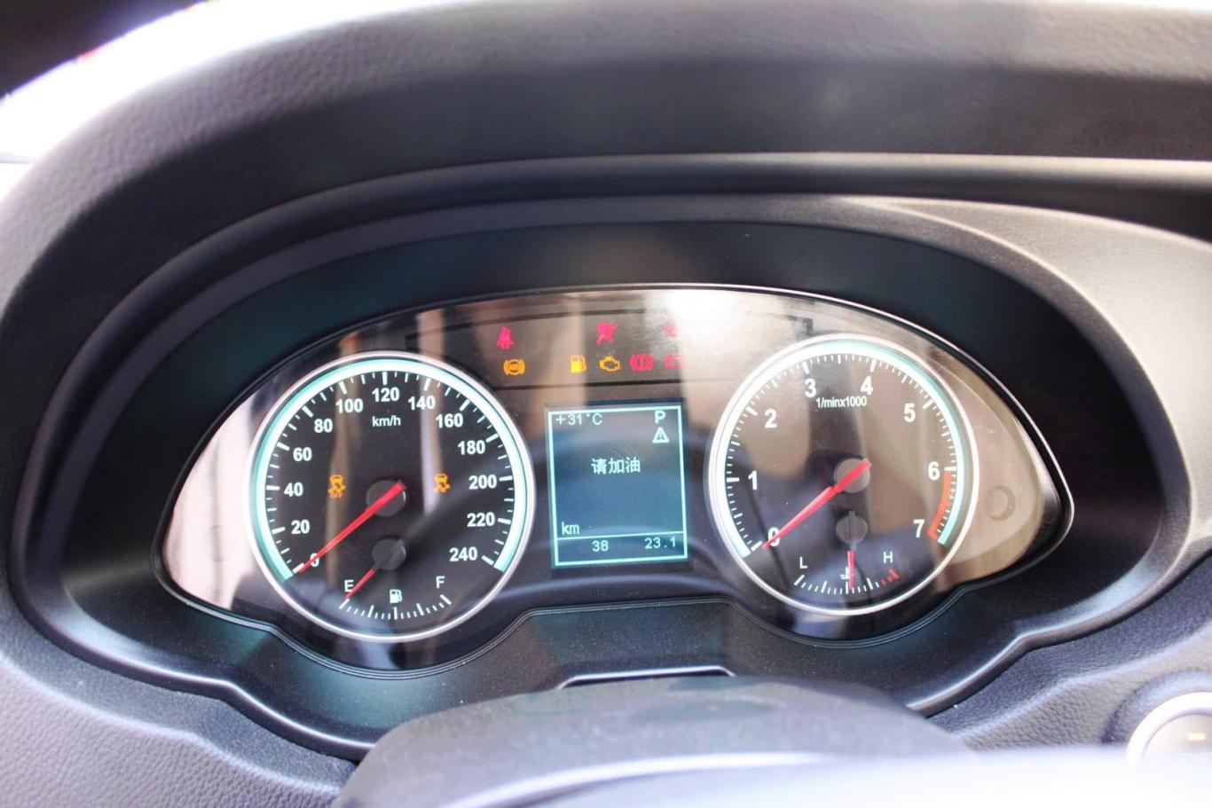 中华v51.5t 自动 豪华型仪表盘