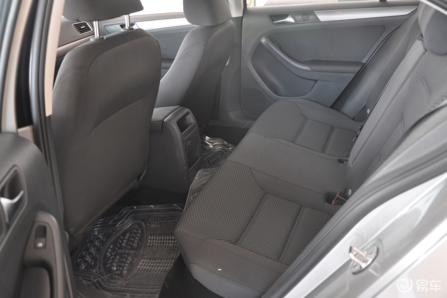 大众速腾 后排空间图