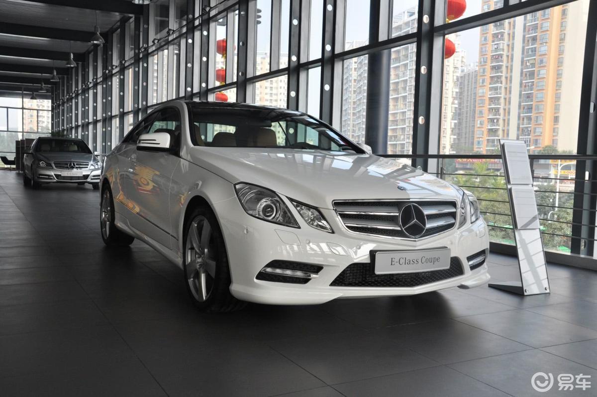 【奔驰e级(进口)2012款e200 cgi coupe侧前45度车头向右水平汽车图片