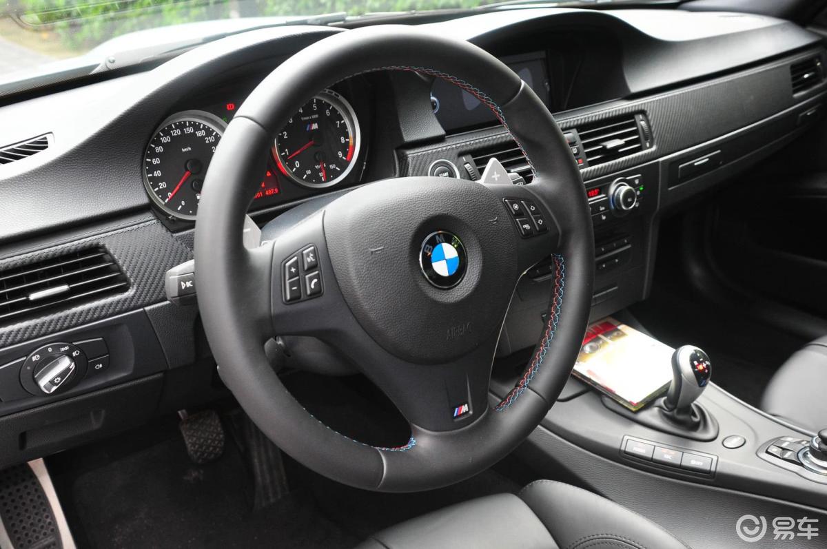 【宝马m32009款四门轿车方向盘汽车图片-汽车图片大全】-易车