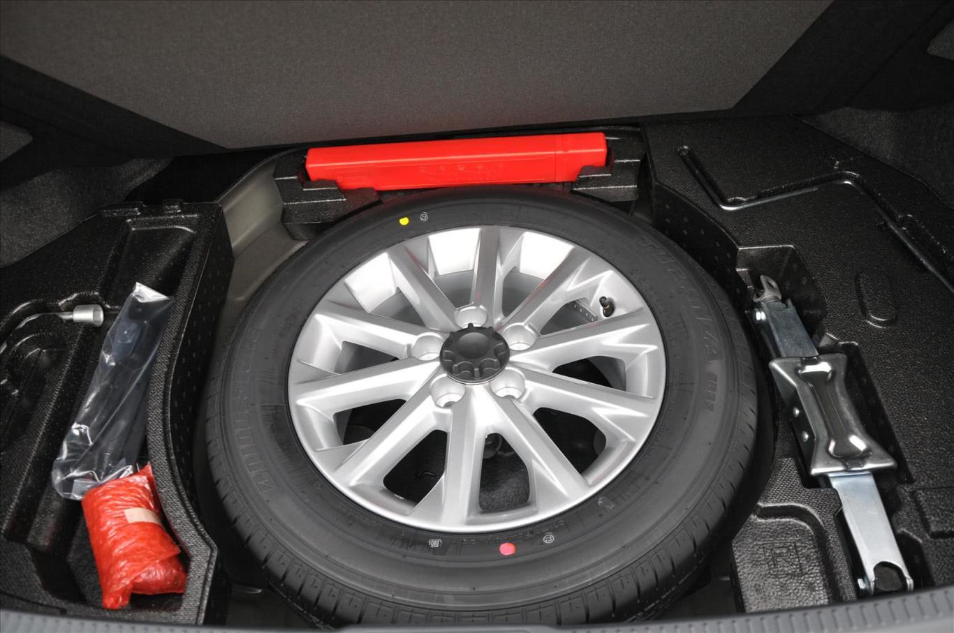 凯美瑞2.5g 舒适版空间