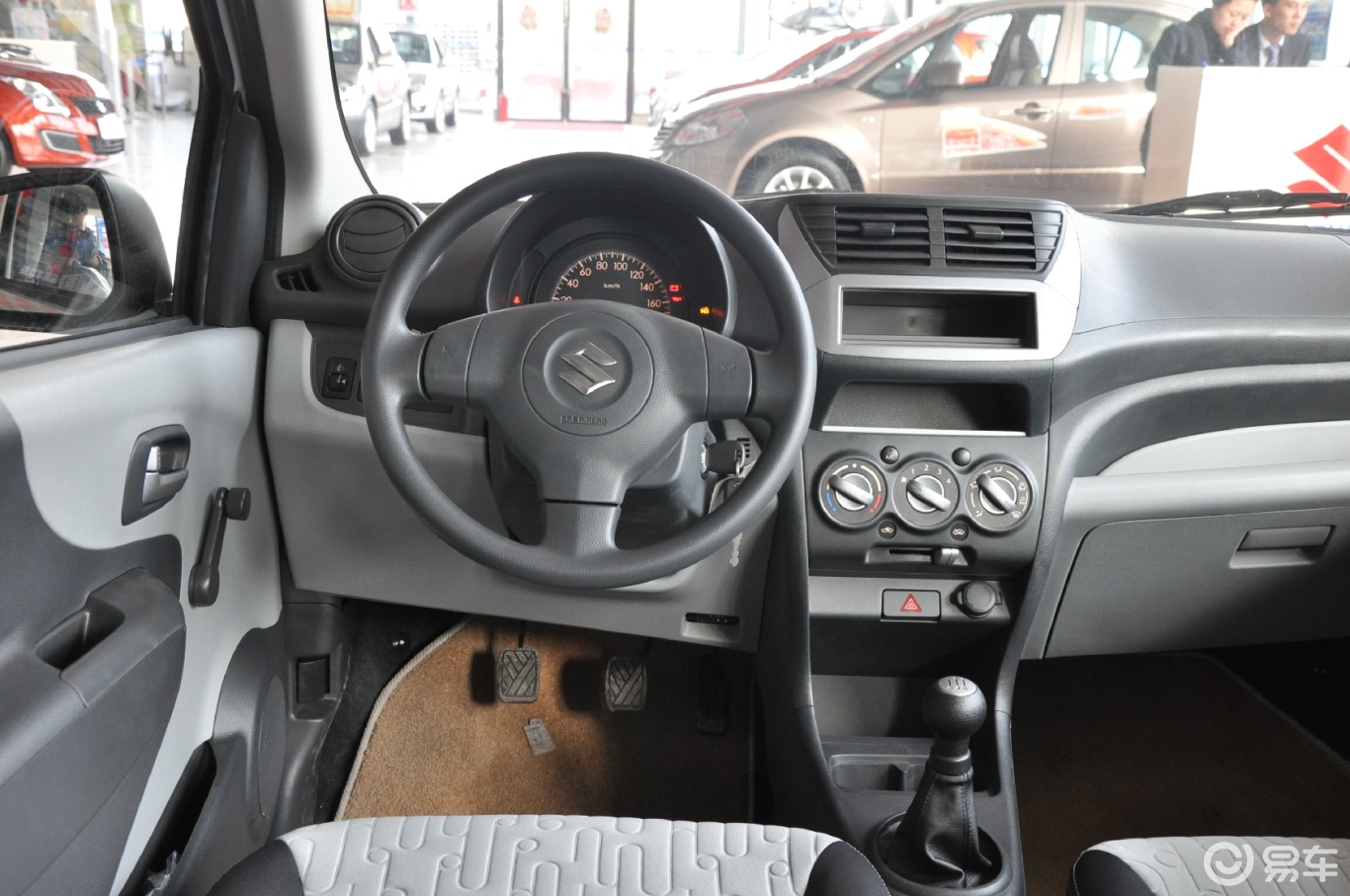 完整内饰(驾驶员位置)