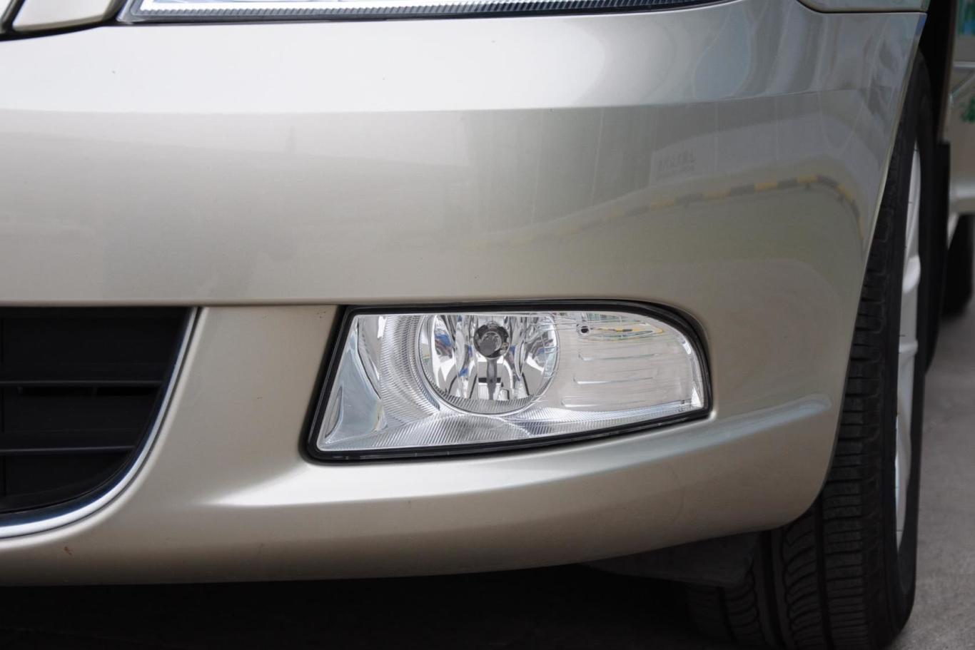 4tsi 双离合 手自一体 逸尊版雾灯图片-汽车图片大全】-易车