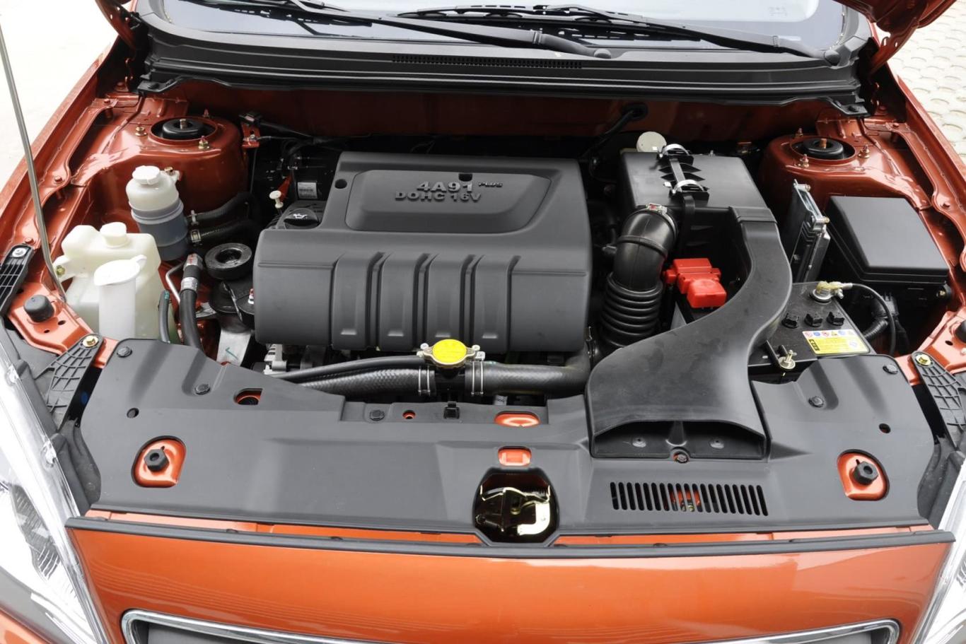 突发！又有美国飞机坠毁已致12人死亡原因竟是发动机脱落