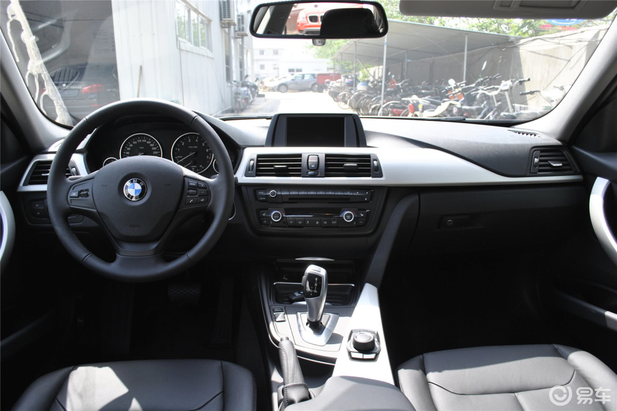 【宝马3系2013款320i 时尚型内饰全景正拍汽车图片-汽车图片大全】