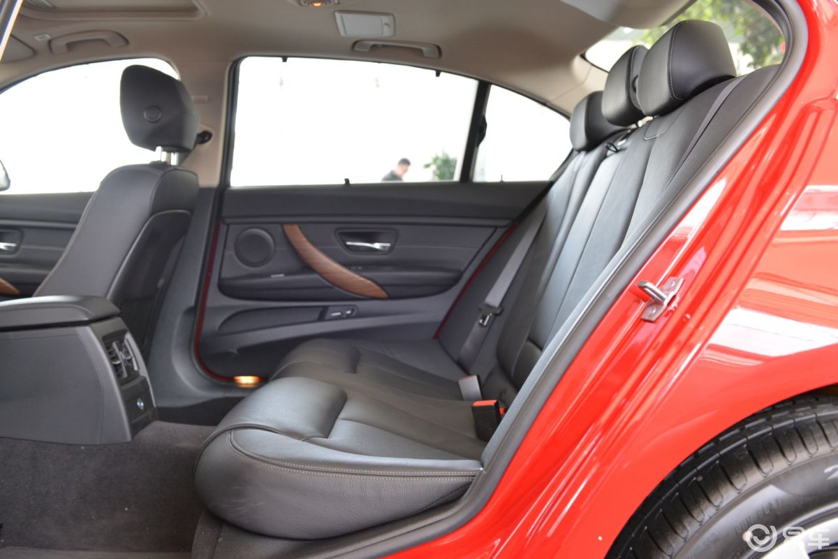 【宝马3系2013款320li 手动型后排空间体验汽车图片-汽车图片大全】