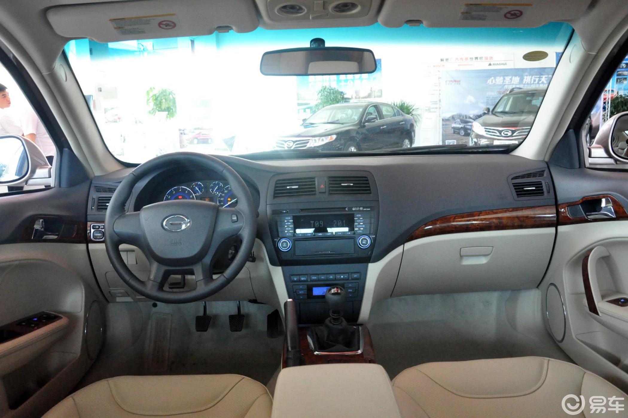 0l 手动 精英版内饰全景正拍汽车图片-汽车图片大全】-易车