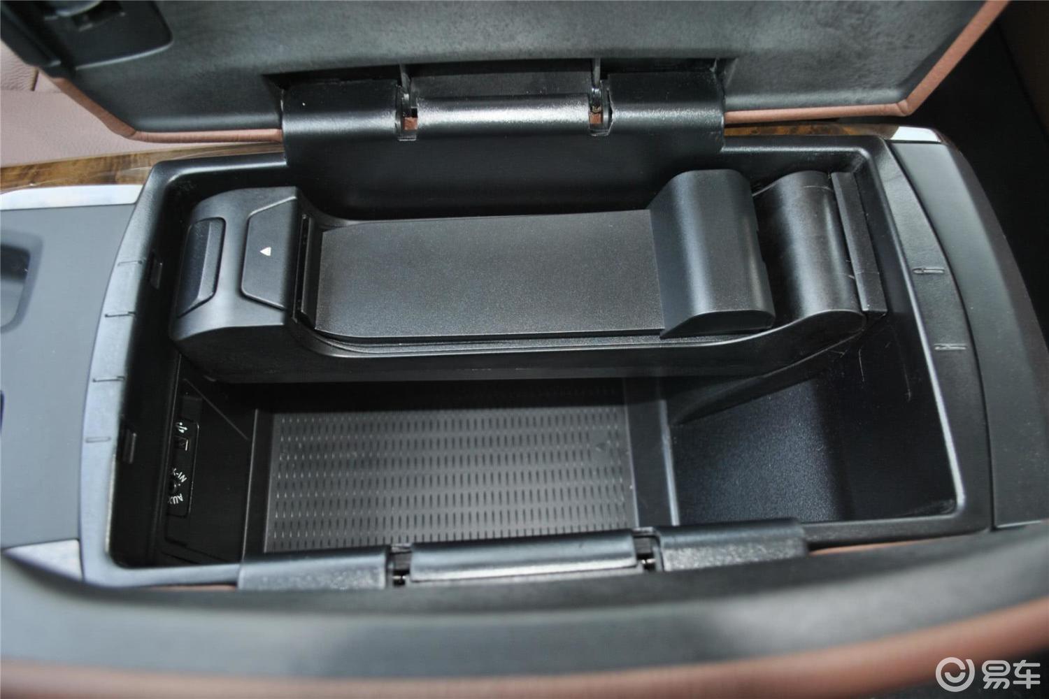 【宝马x52013款xdrive35i 领先型前排中央扶手箱空间汽车图片-汽车