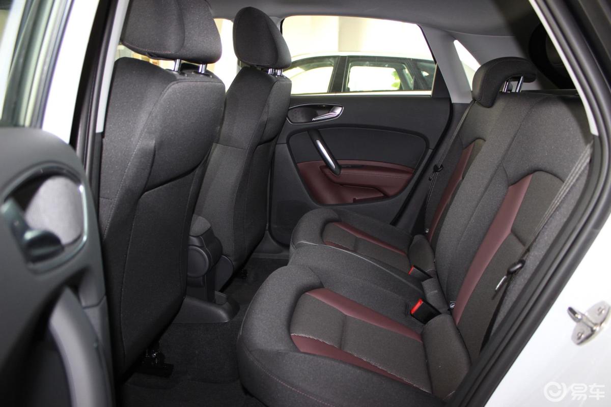 【奥迪a12013款30tfsi ego后排空间体验汽车图片-汽车图片大全】-易车