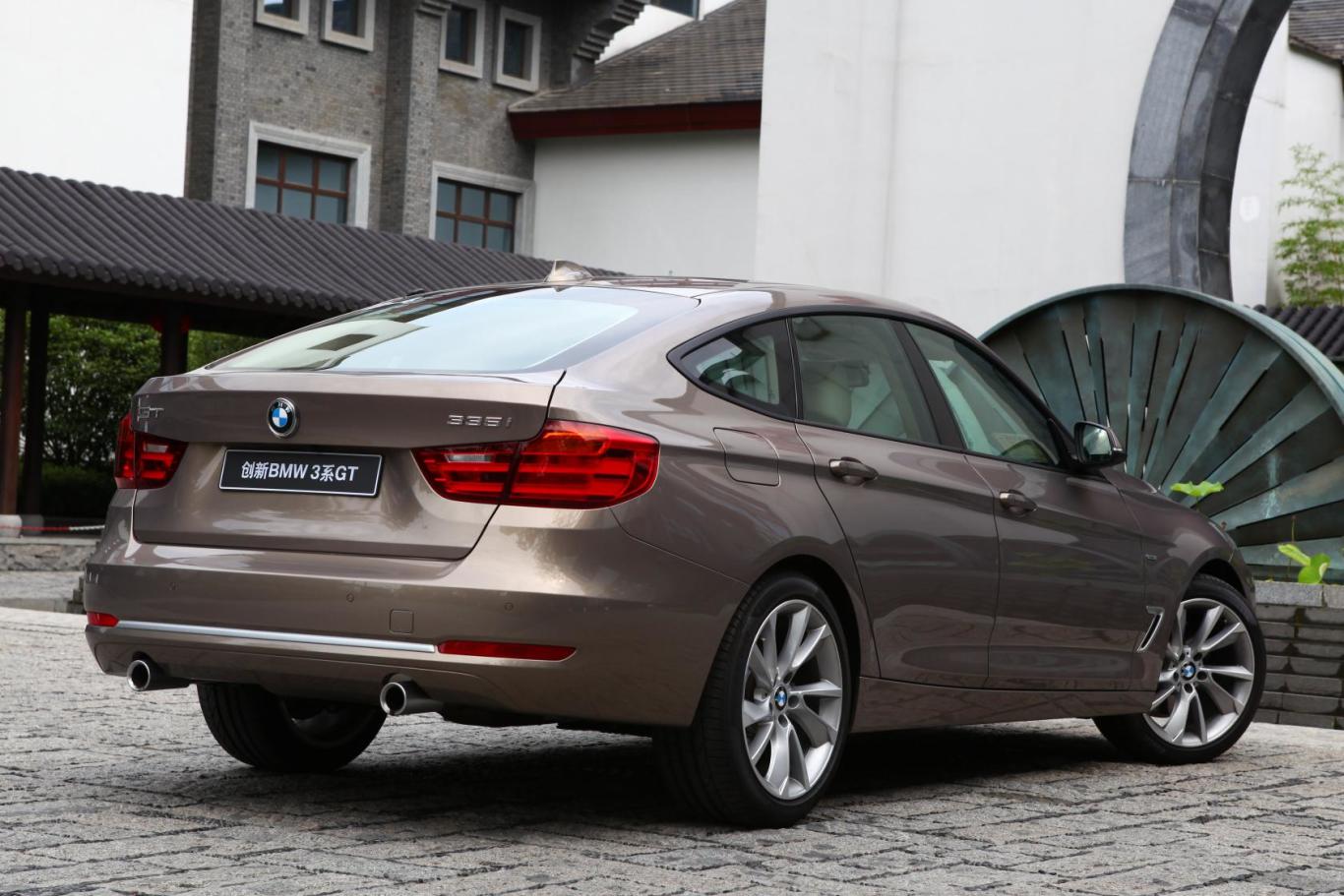宝马3系gt335i 风尚设计套装侧后45度车头向右水平
