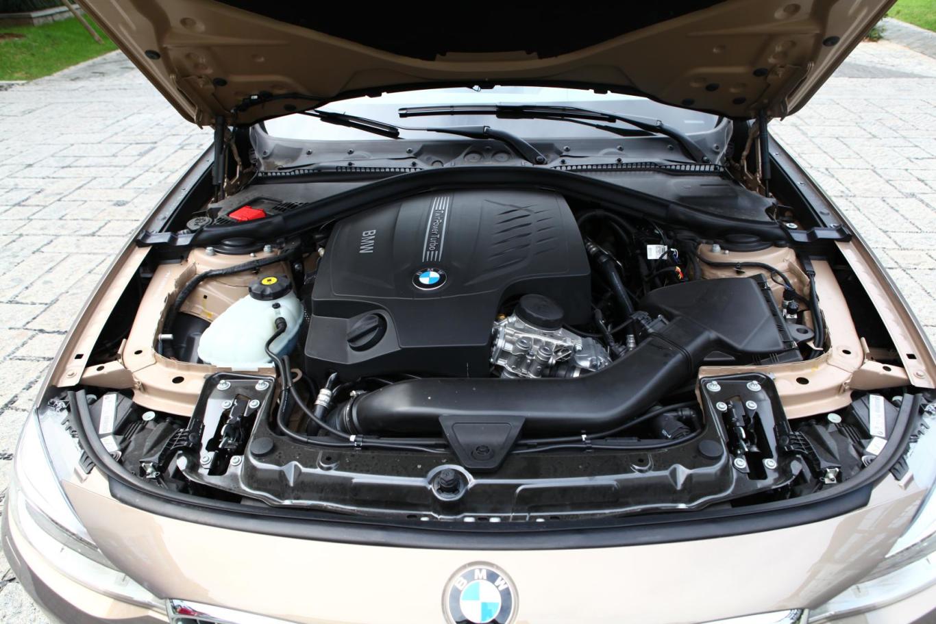 宝马3系gt335i 风尚设计套装发动机