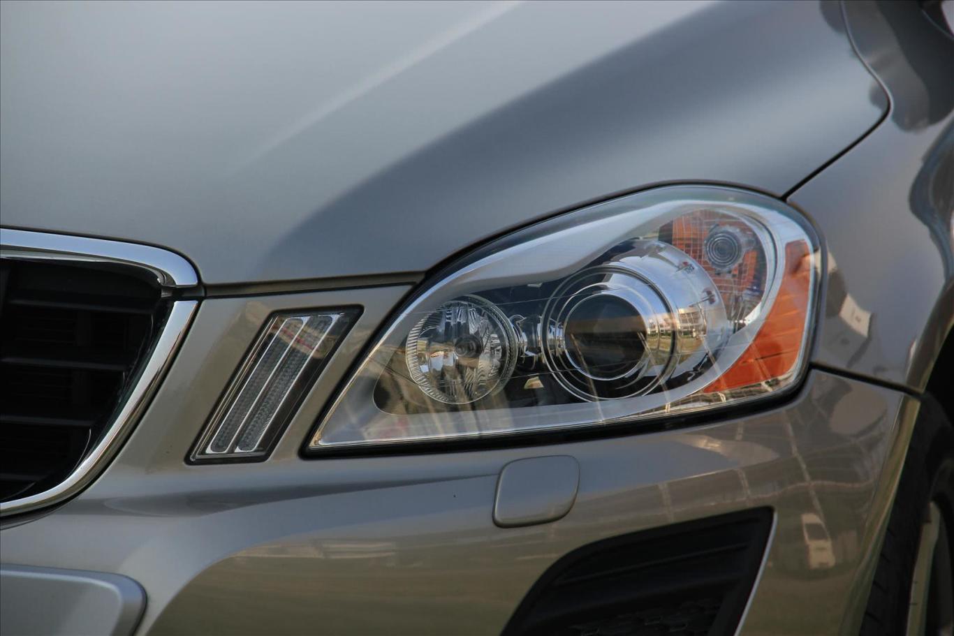 沃尔沃xc60(进口)3.0t t6 awd舒适版大灯侧45度俯拍