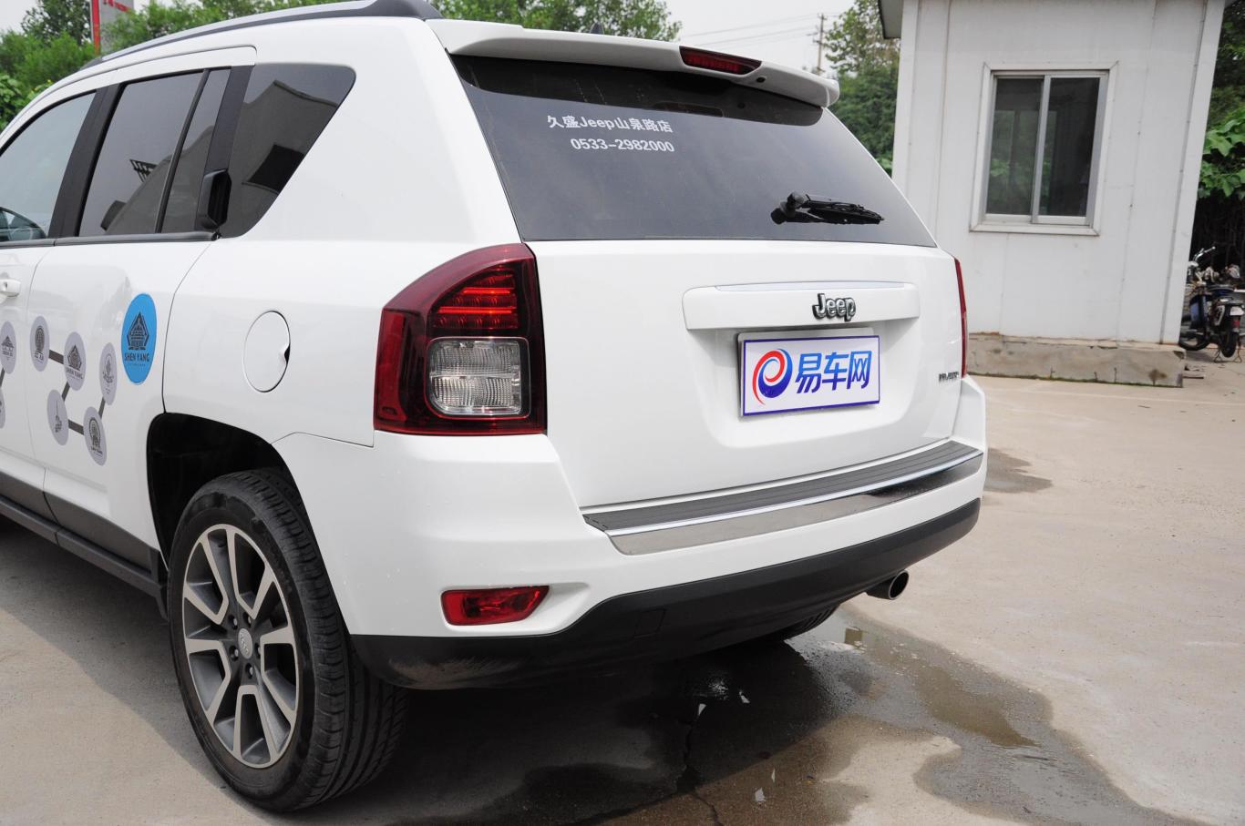 2.4l 自动 豪华导航版车尾局部