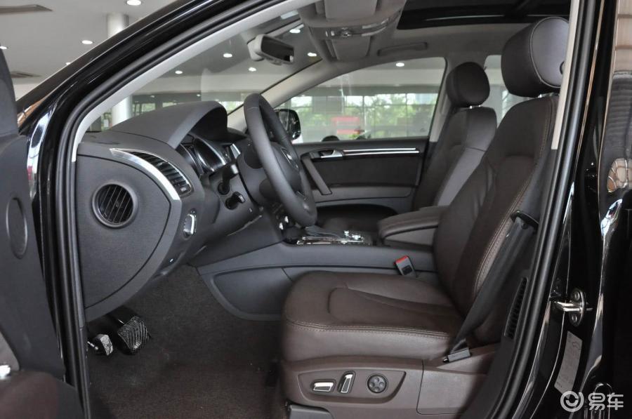 奥迪q7(进口) 前排空间图