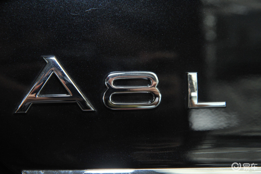 【奥迪a8l2013款50 tfsi quattro尊贵型尾标汽车图片-汽车图片大全】