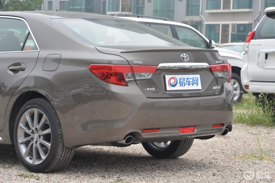 【锐志2013款2.5v 尊锐版车尾局部汽车图片-汽车图片大全】-易车网