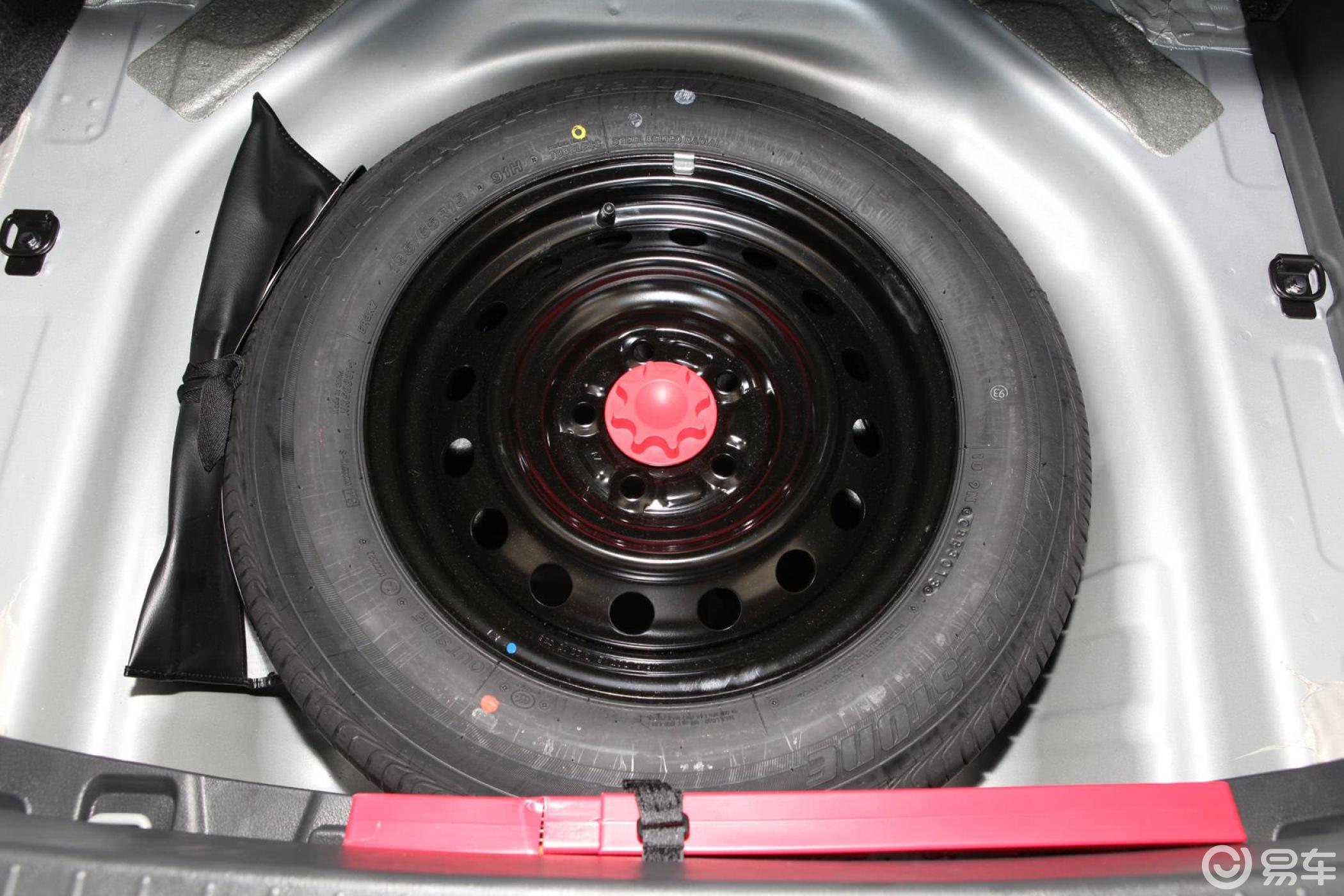 【卡罗拉2013款1.6l gl至酷版 4at备胎汽车图片-汽车图片大全】-易车