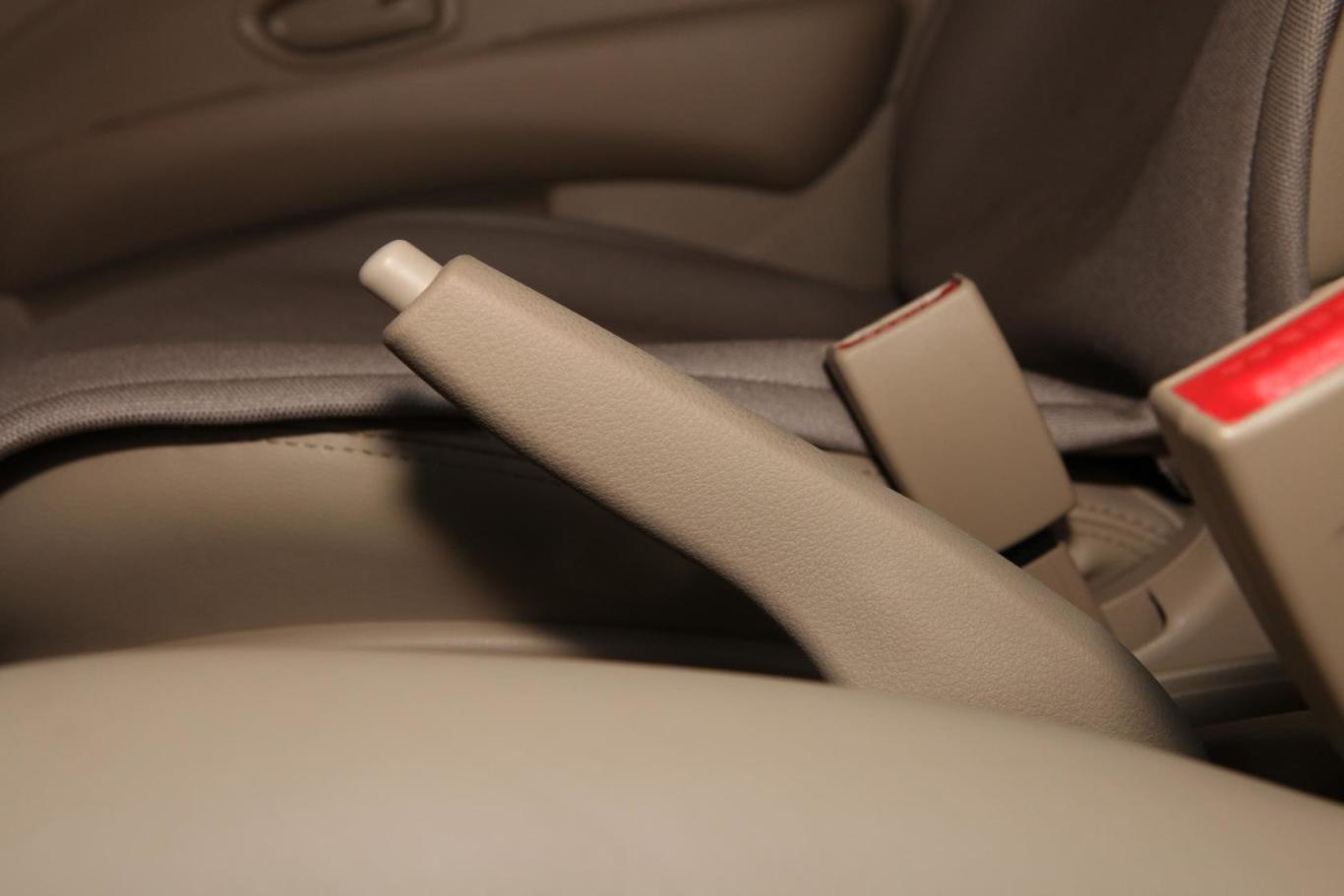 轩逸1.6l 自动 xl 经典豪华版驻车制动(手刹,电子,脚刹)