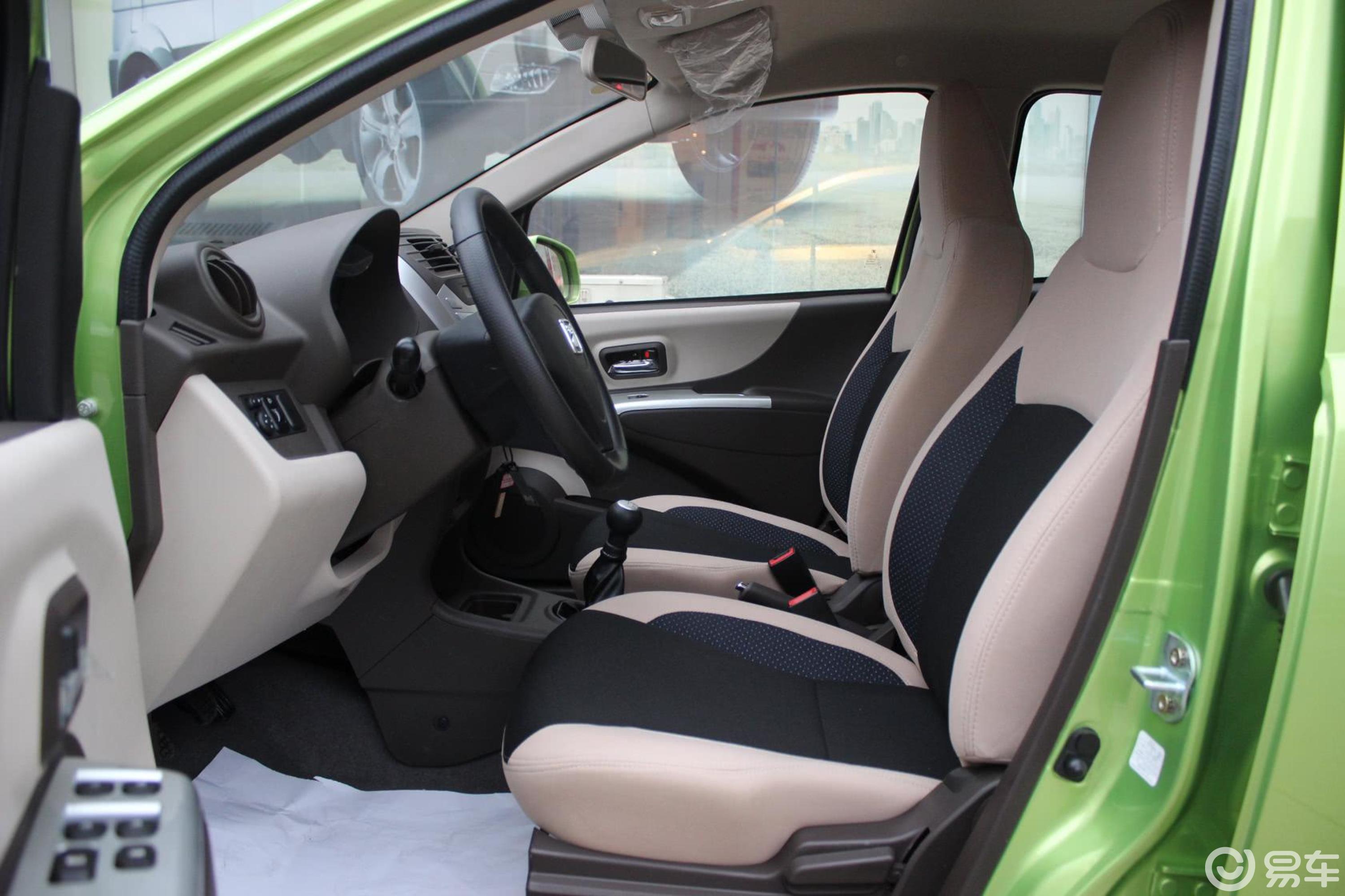 【众泰z1002013款1.0l 舒适型前排空间汽车图片-汽车图片大全】-易车