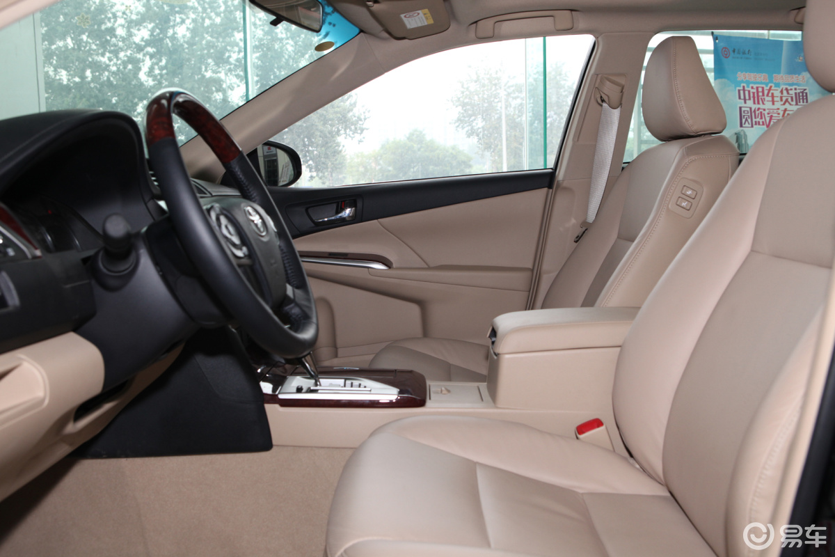 凯美瑞 空间-炫晶黑