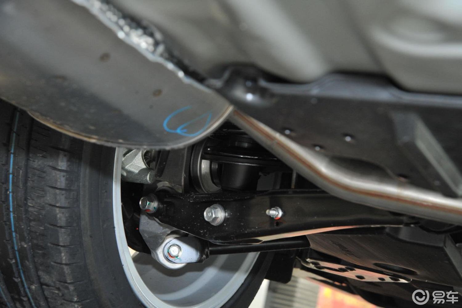 【锐志2013款2.5v 尚锐导航版后悬挂汽车图片-汽车图片大全】-易车