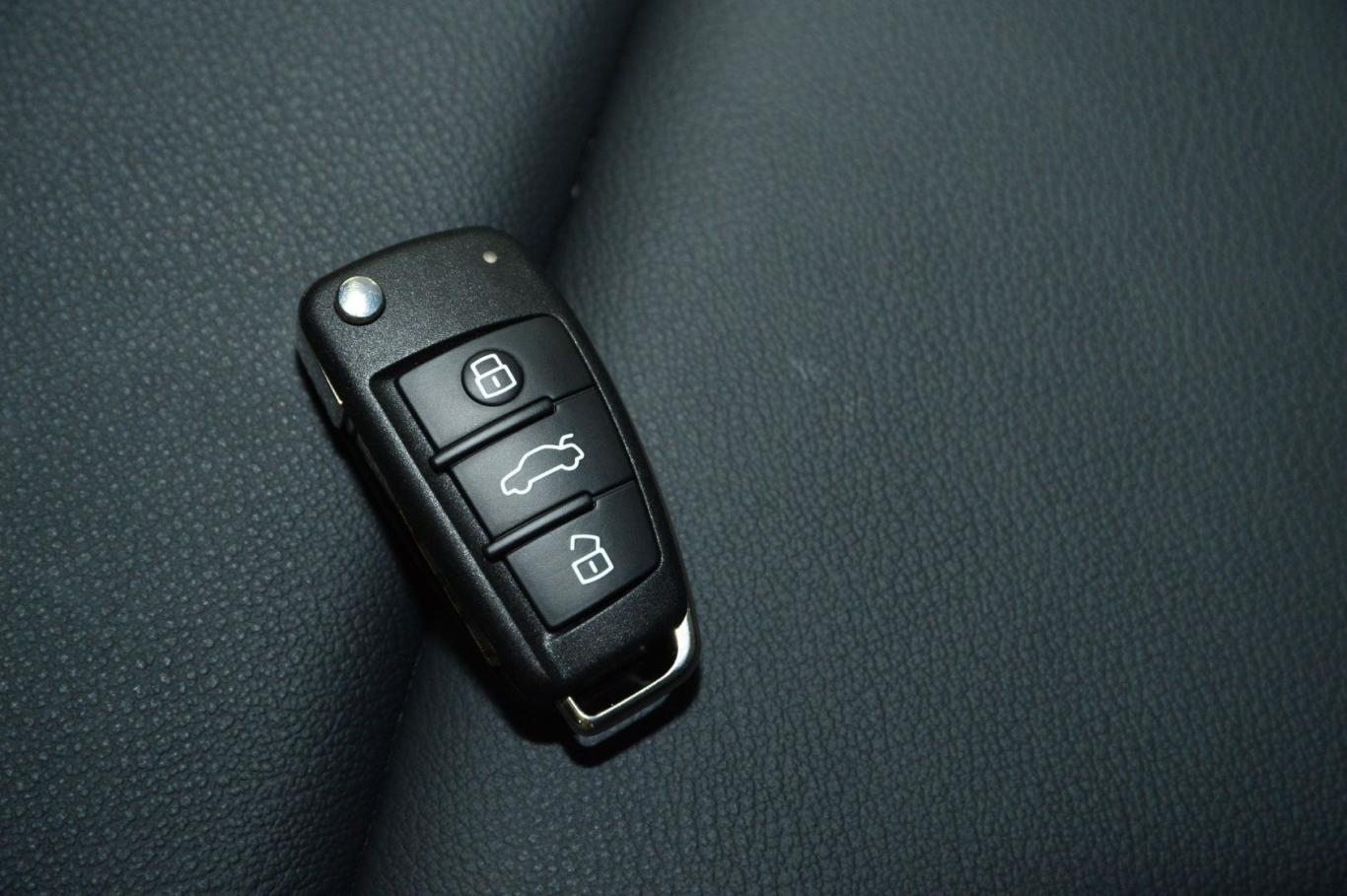 奥迪q335tfsi quattro 舒适型钥匙