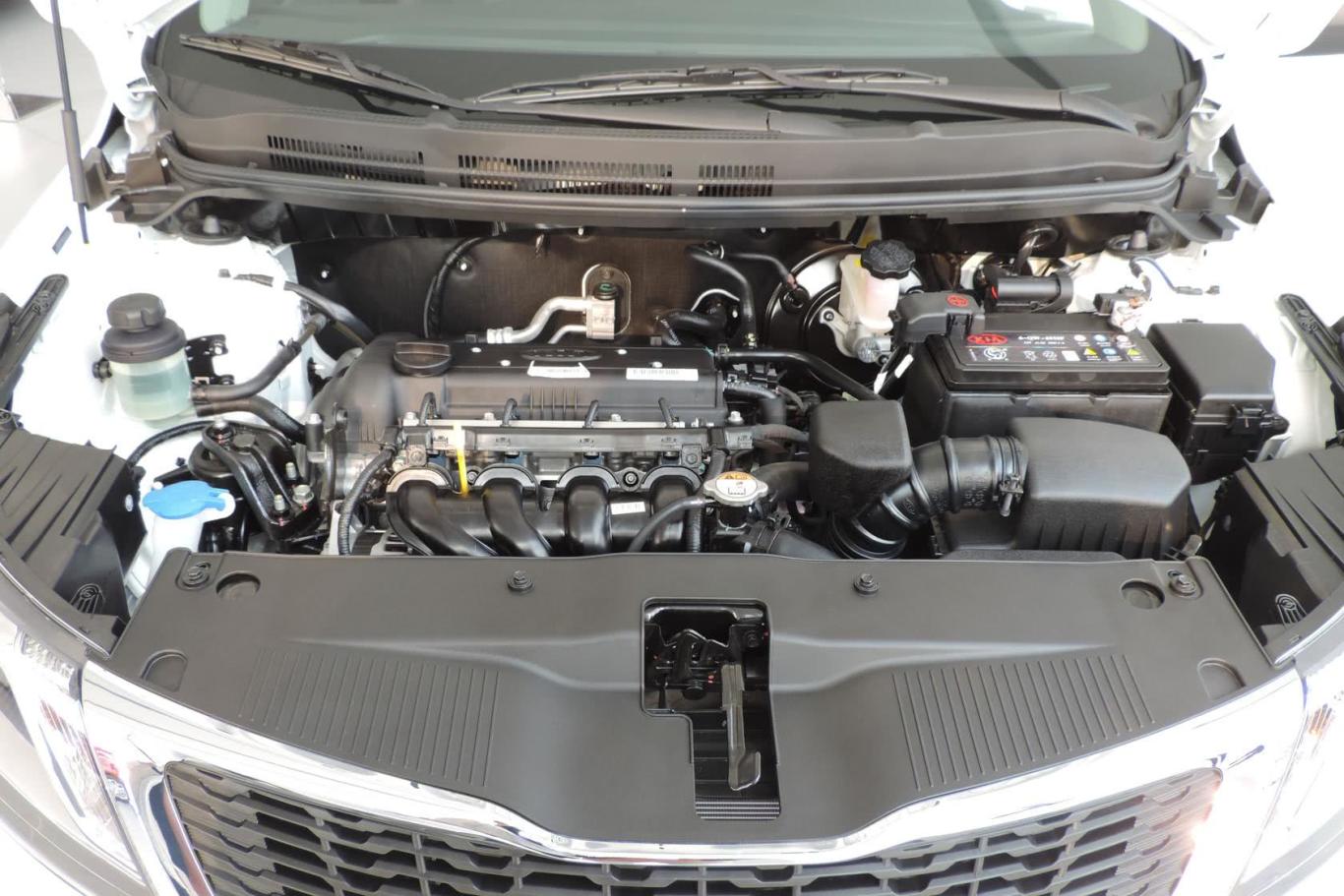 起亚k2两厢 1.4l 手动 gl发动机