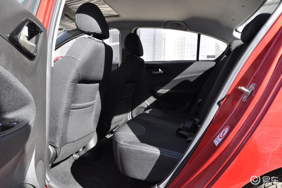 中华h230 后排空间图