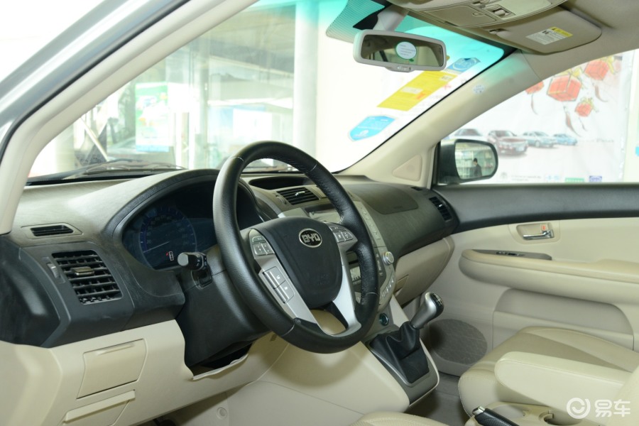 【比亚迪s62014款2.