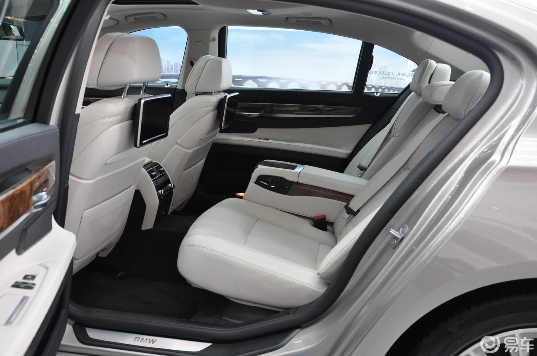 【宝马7系2013款740li 豪华型后排空间体验汽车图片-汽车图片大全】