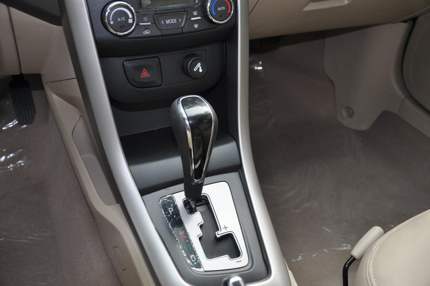 宝骏6101.5l 手自一体 豪华版换挡杆