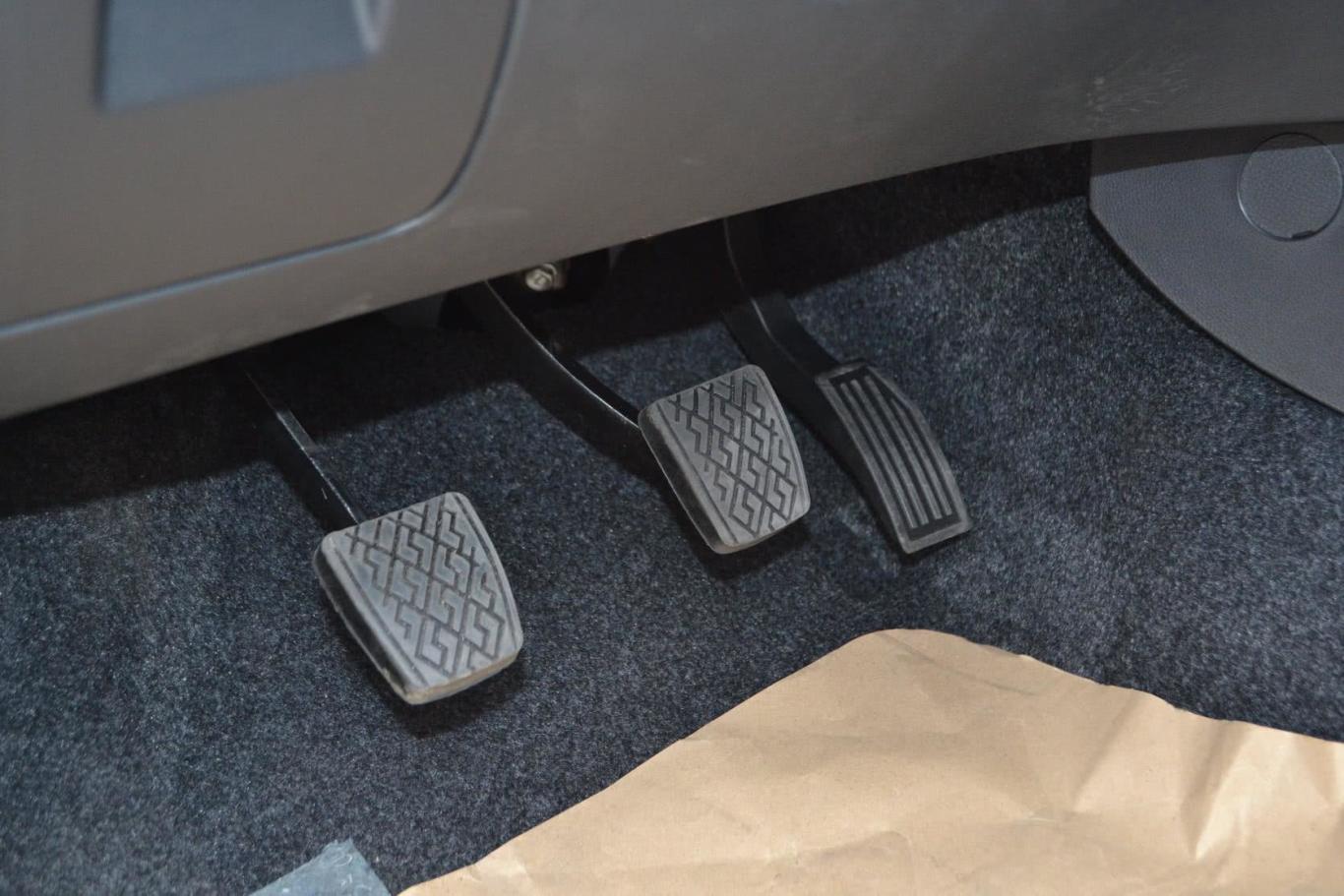 金刚1.5l 手动 精英型脚踏板