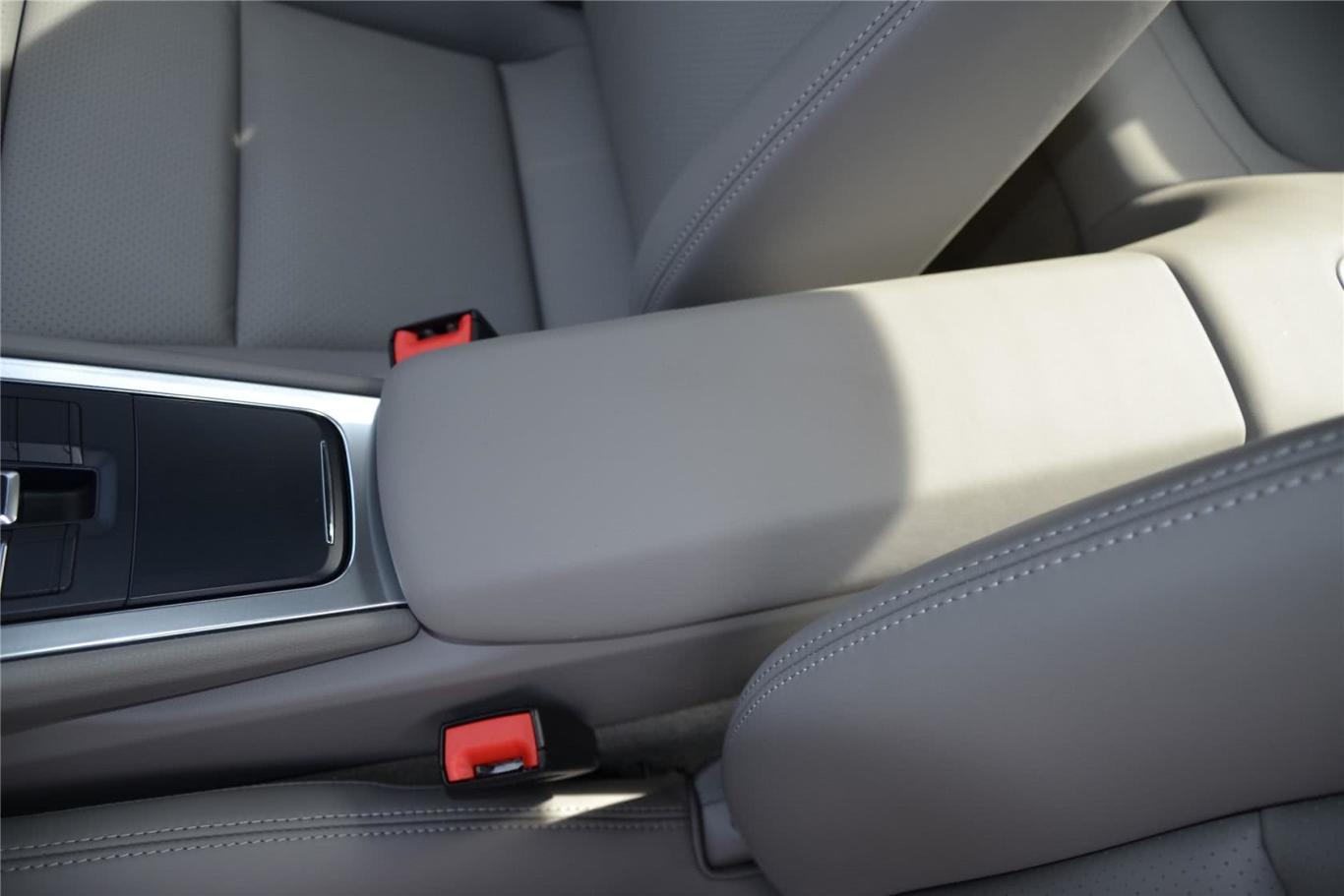 保时捷911carrera 3.4l前排中央扶手箱